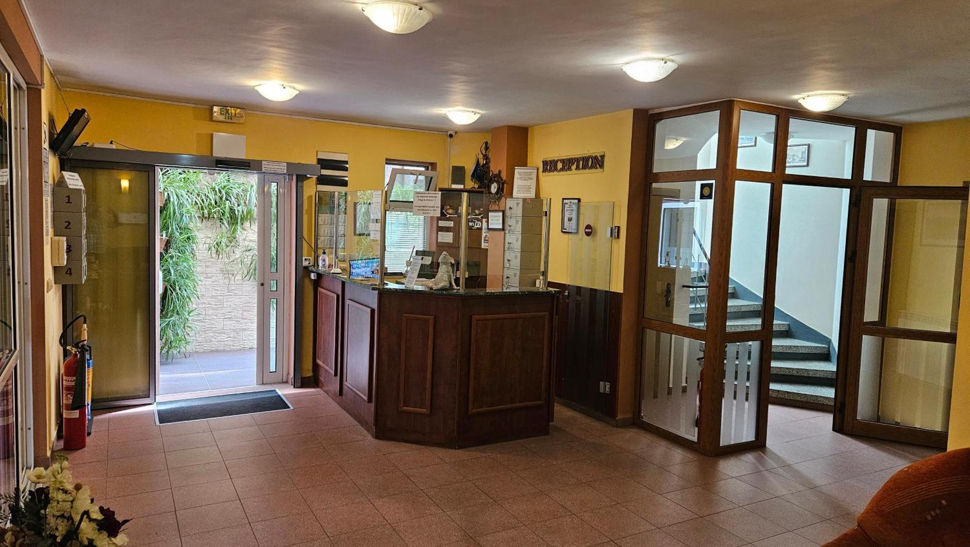 Caprice Family Hotel Warna Zewnętrze zdjęcie