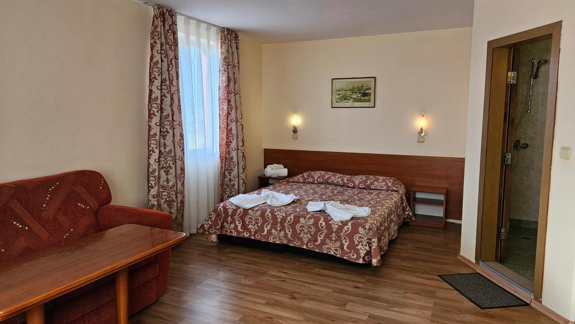 Caprice Family Hotel Warna Zewnętrze zdjęcie