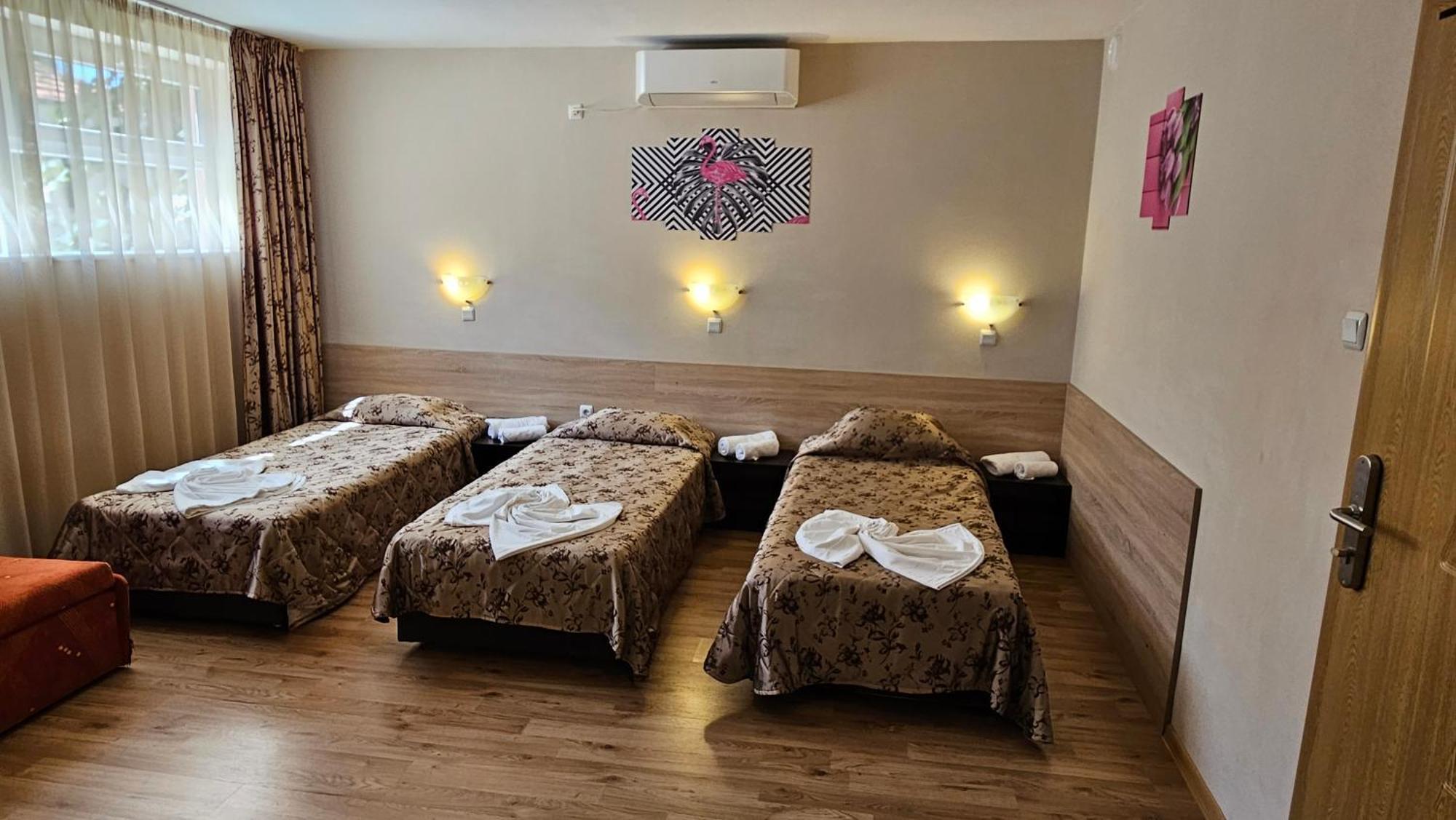 Caprice Family Hotel Warna Zewnętrze zdjęcie
